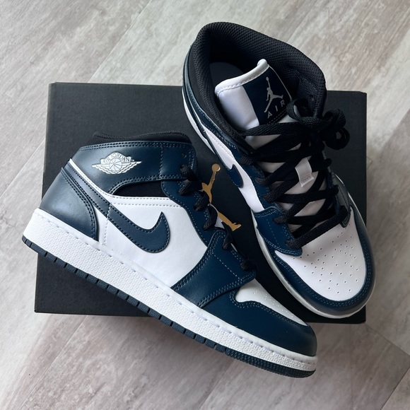 Jordan 1 Mid Armory Navy women’s 8.5 - Picture 4 of 6